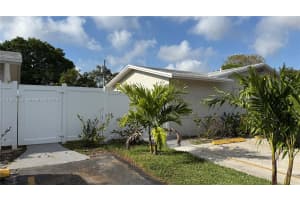 216 Nw 12th St 1 Pompano Beach, FL 33060 - MLS#A11987874