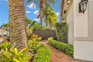 15726 Sw 76th Ter Miami, FL 33193 - MLS#A11987900