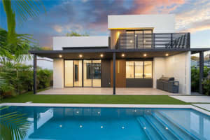 536 Nw 48th St, Miami