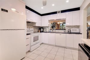 1100 Colony Point Cir 302 Pembroke Pines, FL 33026 - MLS#A11987947