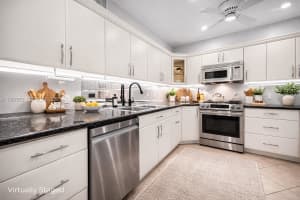 4020 N Hills Dr 2 Hollywood, FL 33021 - MLS#A11987972