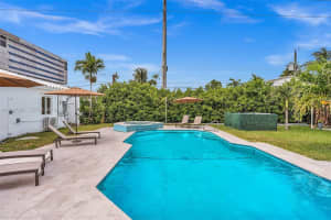 703 Ne 7th St 5 Hallandale Beach, FL 33009 - MLS#A11987991