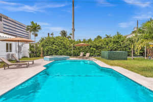 703 Ne 7th St 5 Hallandale Beach, FL 33009 - MLS#A11987991