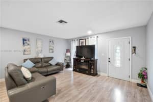 6320 Sherman St , Hollywood, FL 33024 - MLS#A11987996