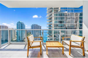 300 S Biscayne Blvd T-2806, Miami
