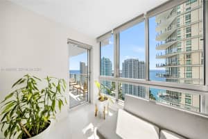 300 S Biscayne Blvd T-2806 Miami, FL 33131 - MLS#A11988035