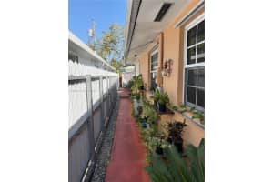 4347 E 9th Ct Hialeah, FL 33013 - MLS#A11988303