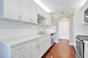 4001 Hillcrest Dr , Hollywood, FL 33021 - MLS#A11988355