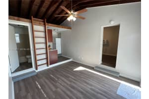 1001 S 22nd Ct East Rear Hollywood, FL 33020 - MLS#A11988377