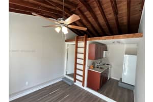 1001 S 22nd Ct East Rear Hollywood, FL 33020 - MLS#A11988377