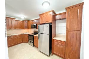 4450 SW 67th Ave i, South Miami, FL 33143, - MLS#A11988384