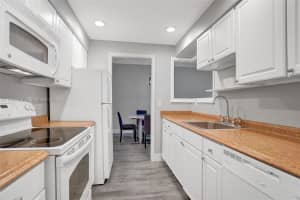 400 Riverside Dr , Pompano Beach, FL 33062 - MLS#A11988388