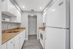 400 Riverside Dr , Pompano Beach, FL 33062 - MLS#A11988388