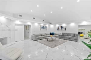 1247 Jackson St Hollywood, FL 33019 - MLS#A11988444