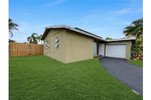 2498 Nw 98th Ln, Sunrise