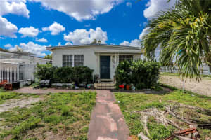 528 10th St , Hialeah, FL 33010 - MLS#A11988545