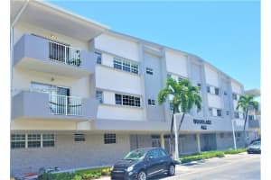 462 Golden Isles Dr 203 Hallandale Beach, FL 33009 - MLS#A11988685