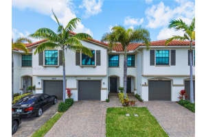 6011 Woods Edge Cir 6011 Riviera Beach, FL 33410 - MLS#A11989002