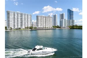 300 Bayview Dr 307, Sunny Isles Beach