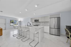 2555 193rd St , Miami, FL 33180 - MLS#A11989180