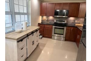 3520 Oaks Way 407 Pompano Beach, FL 33069 - MLS#A11989253