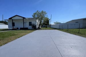 2450 Nw 157th St Rd Miami Gardens, FL 33054 - MLS#A11989410