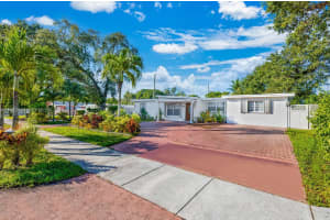 38 Miami Gardens Rd, West Park, FL 33023, - MLS#A11989423