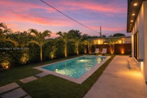 500 Nw 43rd St, Miami