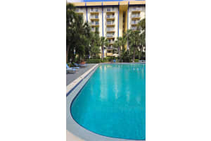 4550 Nw 9th St 505e, Miami