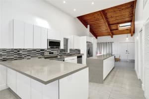 2619 S Parkview Dr Hallandale Beach, FL 33009 - MLS#A11989508