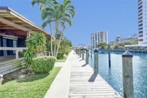 2619 S Parkview Dr Hallandale Beach, FL 33009 - MLS#A11989508