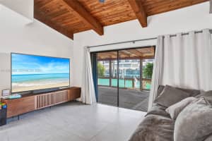 2619 S Parkview Dr Hallandale Beach, FL 33009 - MLS#A11989508