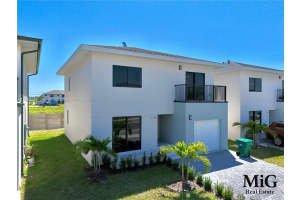 1374 1st St , Florida City, FL 33034 - MLS#A11989537
