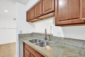 949 Riverside Dr , Coral Springs, FL 33071 - MLS#A11989651