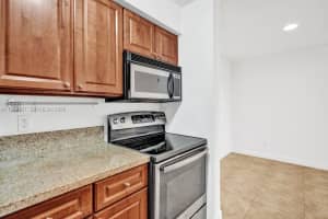 949 Riverside Dr , Coral Springs, FL 33071 - MLS#A11989651