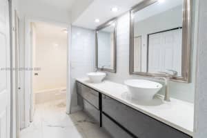 3740 Inverrary Dr , Lauderhill, FL 33319 - MLS#A11989661