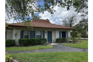 2381 Sw 70th Ave 49, Davie