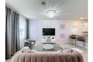 1240 Eucalyptus Dr 4 Hollywood, FL 33021 - MLS#A11989719