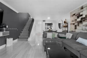 9956 Sw 88th St 128-1, Miami