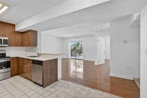 306 Palm Cir W, Pembroke Pines, FL 33025, - MLS#A11989944
