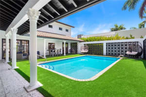 472 Sunset Dr , Hallandale Beach, FL 33009 - MLS#A11989995