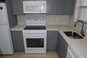 8500 Sunrise Lakes Blvd 111 Sunrise, FL 33322 - MLS#A11990032