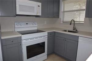 8500 Sunrise Lakes Blvd 111 Sunrise, FL 33322 - MLS#A11990032