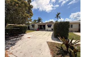 2260 Sw 25th St, Miami