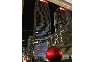 45 Sw 9th St 1401, Miami