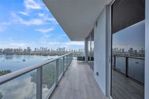 16385 Biscayne Blvd 2707 North Miami Beach, FL 33160 - MLS#A11990230