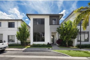 8026 Nw 43rd St, Doral