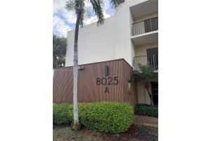 8025 Sw 107th Ave 213, Miami