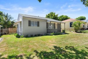 812 32nd St West Palm Beach, FL 33407 - MLS#A11990334