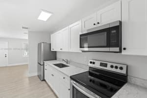 812 32nd St West Palm Beach, FL 33407 - MLS#A11990334